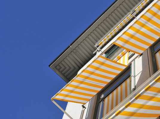 Installation, rénovation et réparation de vos stores à Antibes